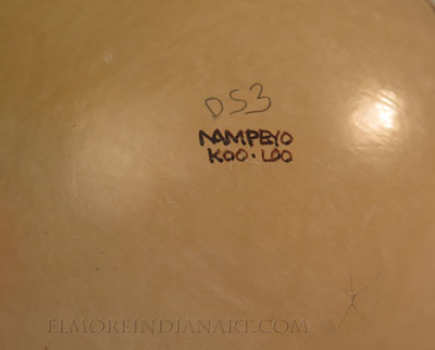 Hopi Two-Color Seed Jar by Rachel Sahmie Image 3