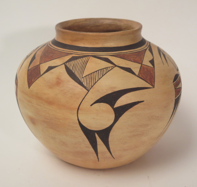 Hopi Jar w/ Bird by Nampeyo/Fannie Image 2