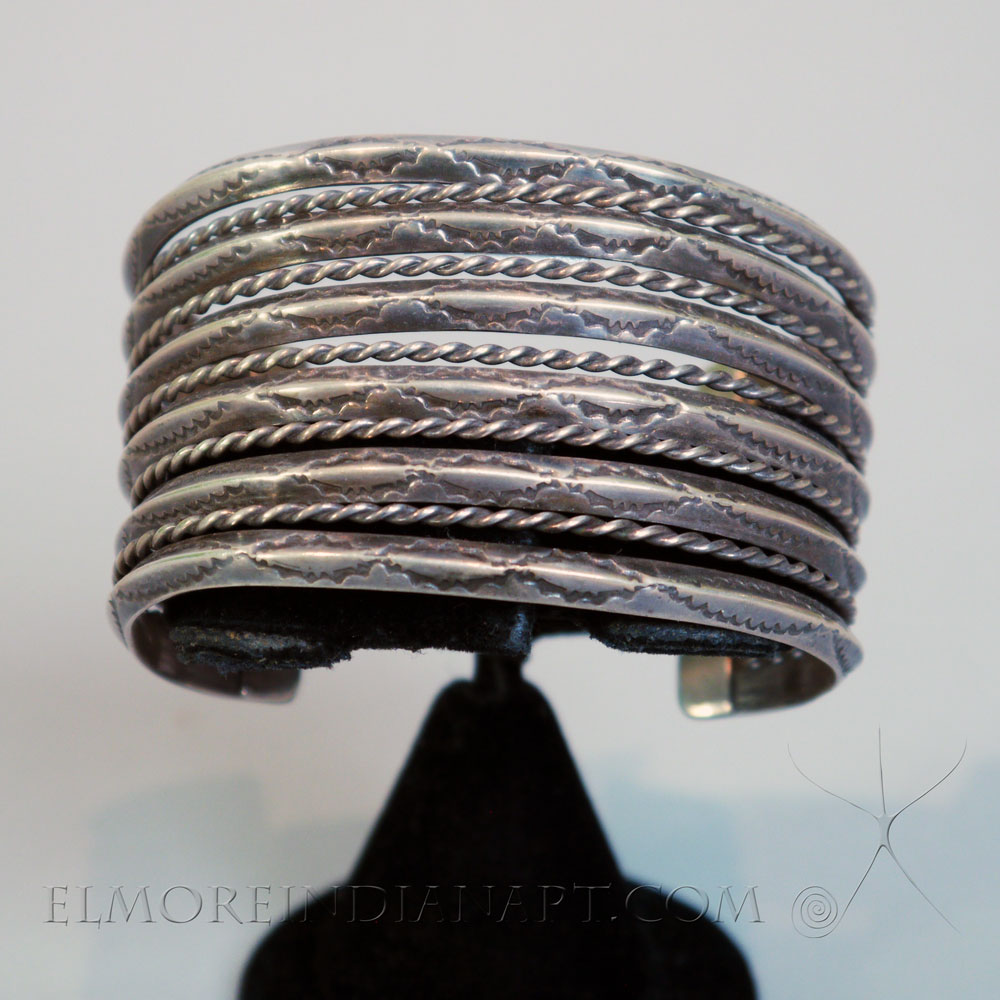 Great large all silver Navajo bracelet with old stamping, c. 1930-40 Image 4